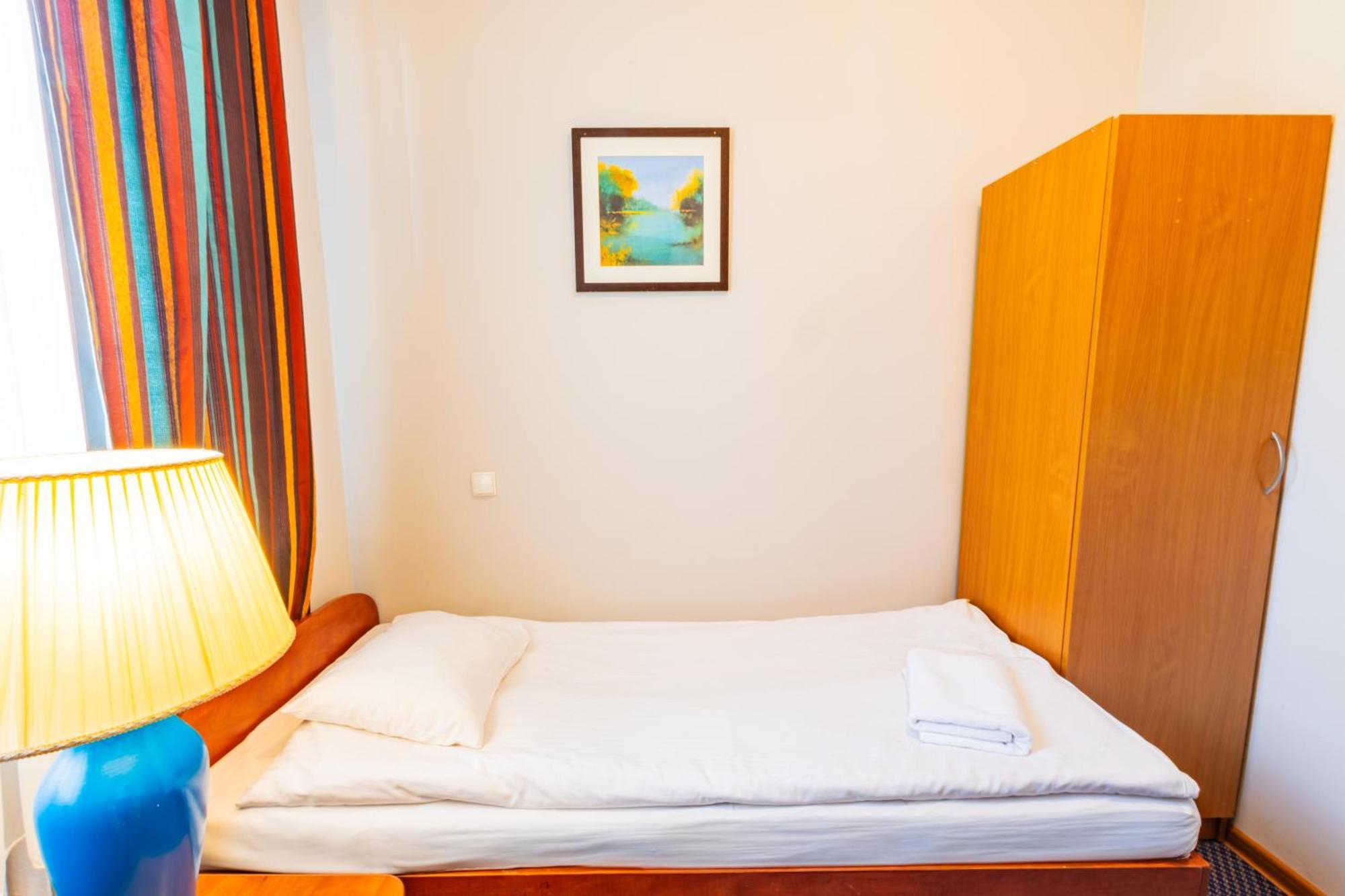 ורשה Noclegi Stadion Bed & Breakfast מראה חיצוני תמונה